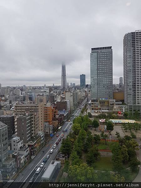 樂天飯店-天氣差到連晴空塔都不見一半