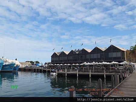 8 06 Fremantle Fishing Boat Harbour (10).JPG