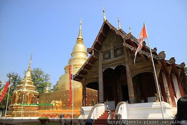 3 4 Wat Phra Singh (1).JPG