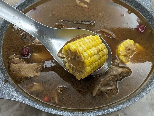 圍爐進補暖心推薦！台中米其林推薦台菜餐廳「膳馨蝦黃薑母鴨」、