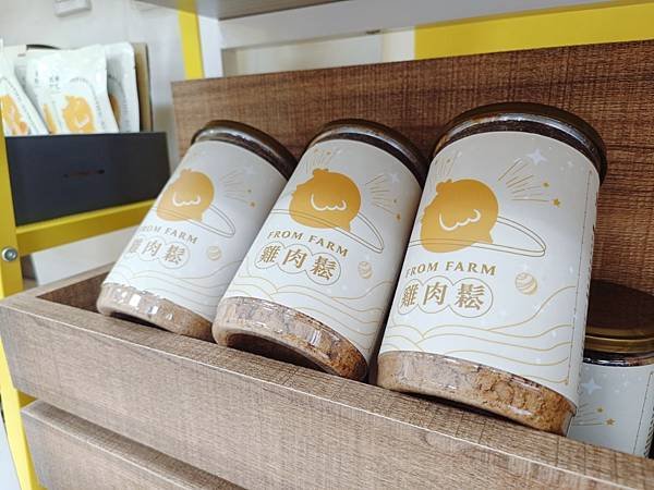 元榆牧場竹北文信店。有品質的土雞專賣門市|招牌煙燻甘蔗雞|煲