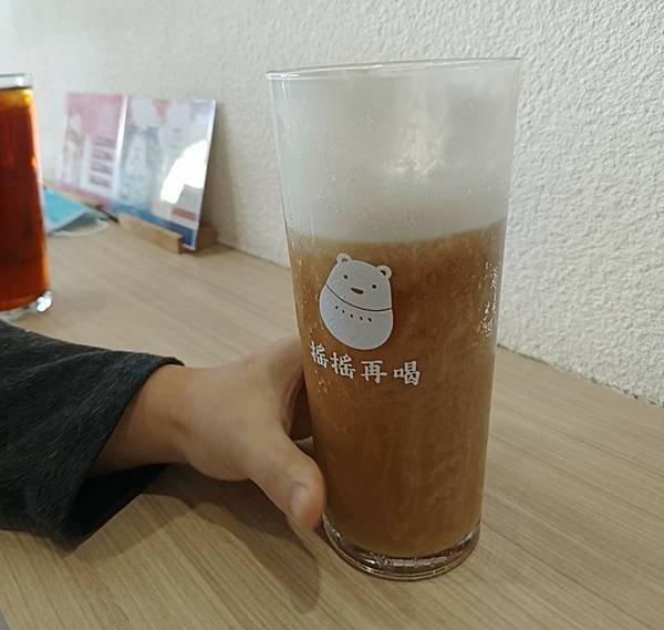 記得喝前搖一搖。竹北茶飲推薦：搖搖再喝濃厚馥郁的芝士讓人滿足