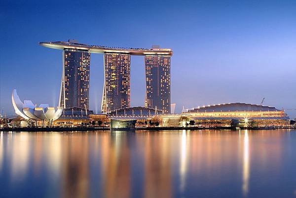 1280px-Marina_Bay_Sands_in_the_evening_-_20101120.jpg