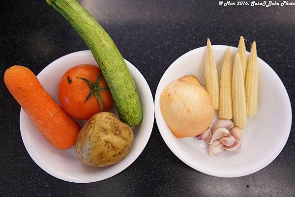 20160331_開箱-櫻花鍋-煎豬肉-炒青菜-甜菜跟餅乾-小饅頭 019-a.JPG