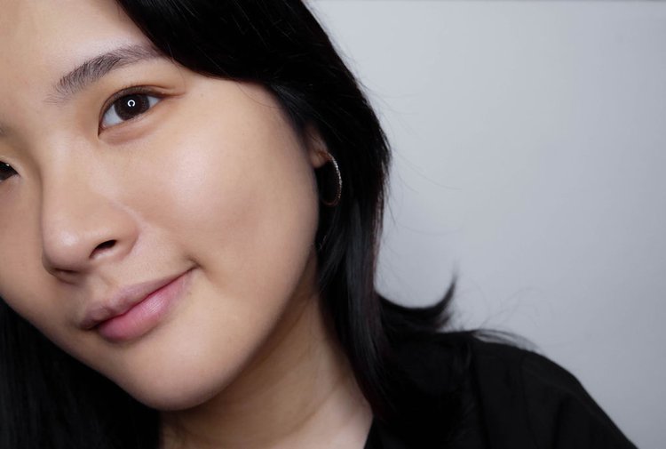 ​Revlon超持色輕透粉底液＿近拍.jpg