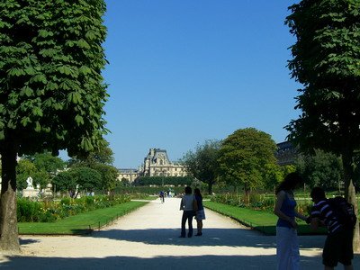 此公園就在羅浮宮旁