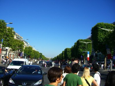 凱旋門另一邊的香榭大道