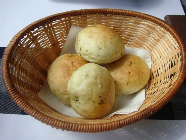 好小的餐包.