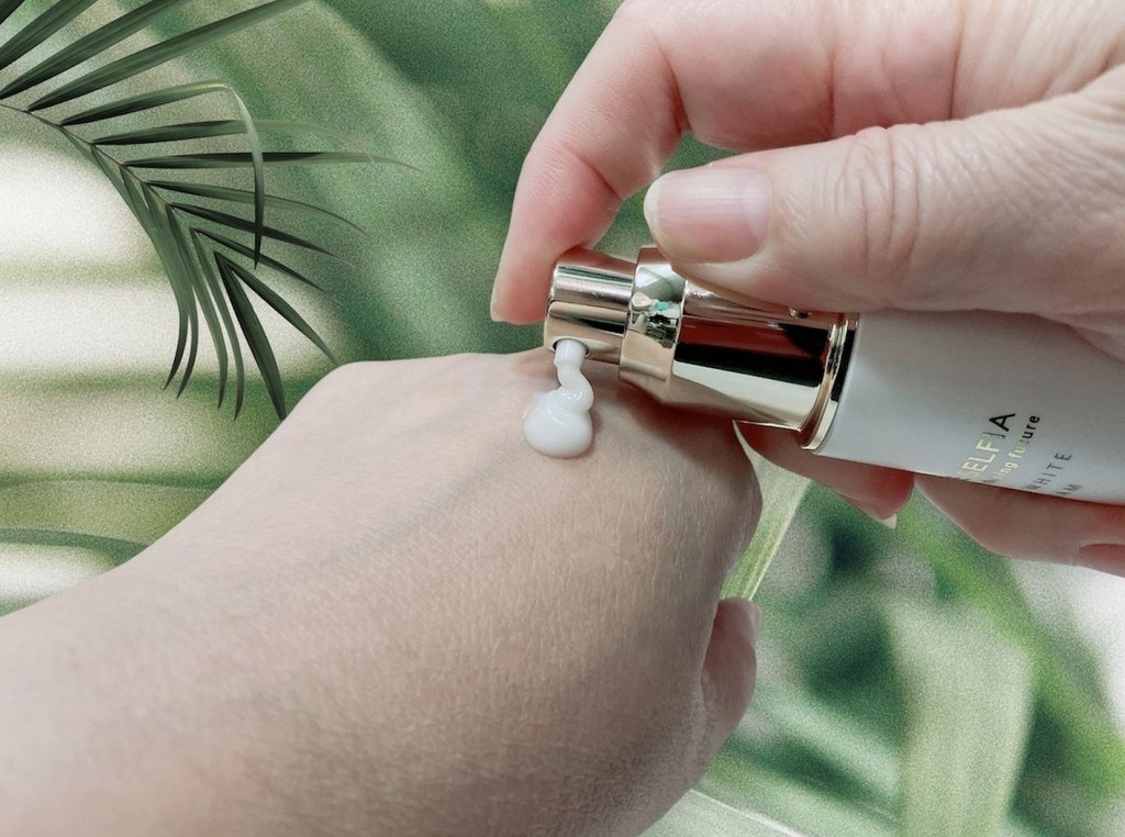 速效美白保養推薦｜夏蕾 極致淨白透亮精華乳｜日本獨家研發成分