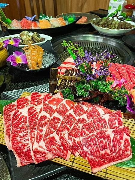 「高雄美食」《 秘町無煙炭火燒肉 民族店 》｜高雄平價吃到飽