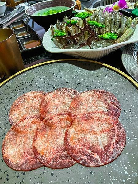 「高雄美食」《 秘町無煙炭火燒肉 民族店 》｜高雄平價吃到飽