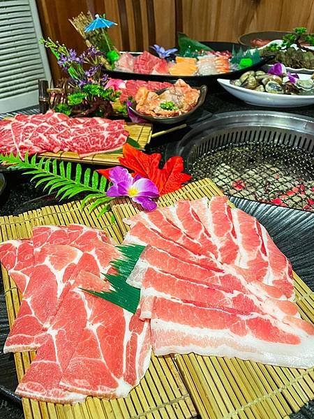 「高雄美食」《 秘町無煙炭火燒肉 民族店 》｜高雄平價吃到飽