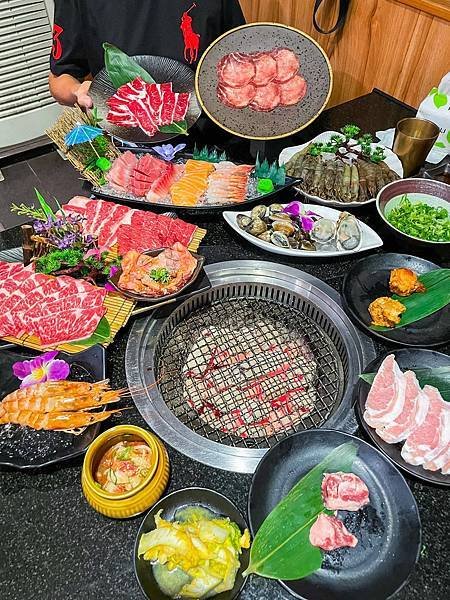 「高雄美食」《 秘町無煙炭火燒肉 民族店 》｜高雄平價吃到飽