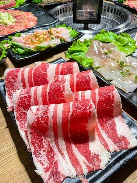 「新竹美食」《 千兵衛燒肉/鍋物吃到飽 新竹店 》｜頂級海鮮