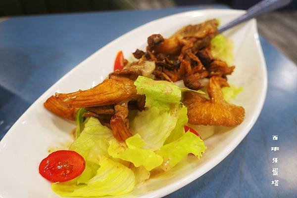 犢裁牛排｜板橋府中捷運站牛排館，自助吧飲品、湯品無限享用，根