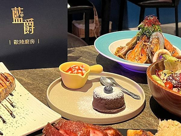 （三峽美食）藍爵世界精釀啤酒餐酒館～料好實在德國豬腳、現煮超