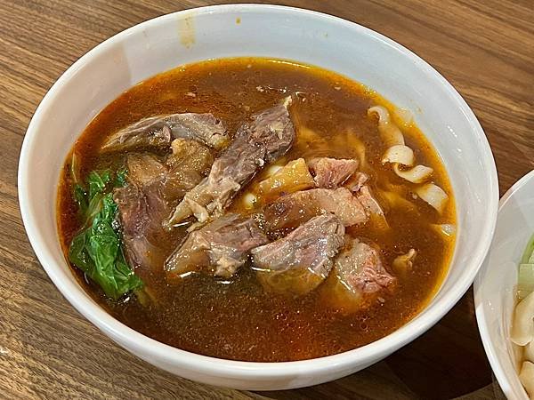 （台北牛肉麵）翟記牛肉麵食館通安店～牛筋牛肉超級軟嫩、特製辣