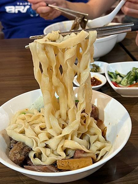 （台北牛肉麵）翟記牛肉麵食館通安店～牛筋牛肉超級軟嫩、特製辣