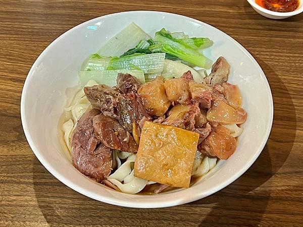 （台北牛肉麵）翟記牛肉麵食館通安店～牛筋牛肉超級軟嫩、特製辣