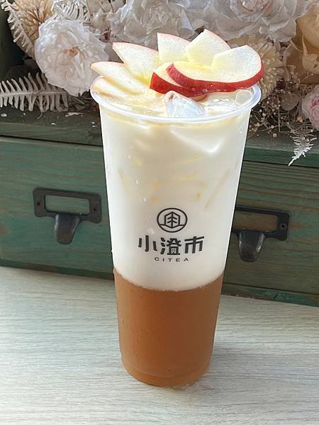 ＋（台中飲料）小澄市台中精誠旗艦店～鮮榨蘋果紅玉、塩雪四季春