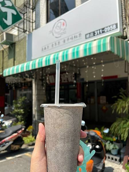 （高雄蓮藕茶）東菖茶行～老字號傳統茶行開手搖飲！蓮藕茶清爽不
