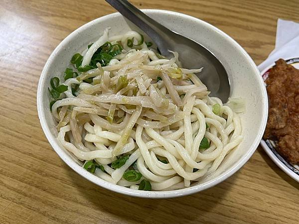 （台北牛肉麵）順口牛肉麵～排骨麵、牛肉飯便宜又大碗～免費牛肉