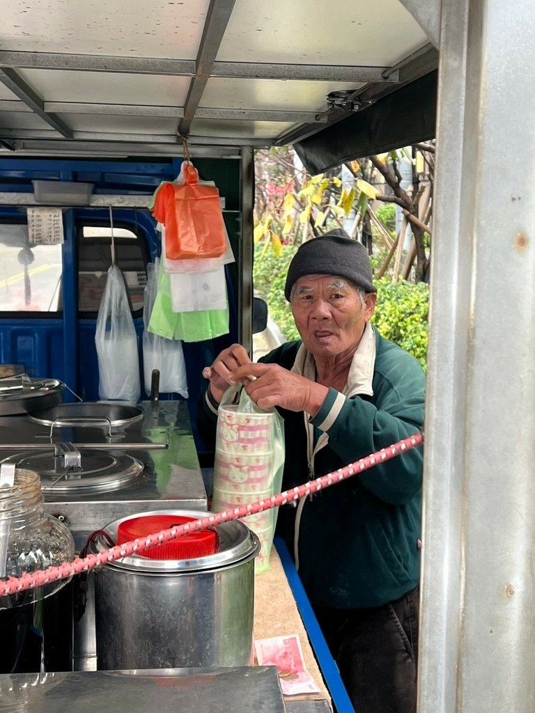 （新莊豆花）無名豆花車～新莊幸福站神出鬼沒豆花車！綿密細緻豆