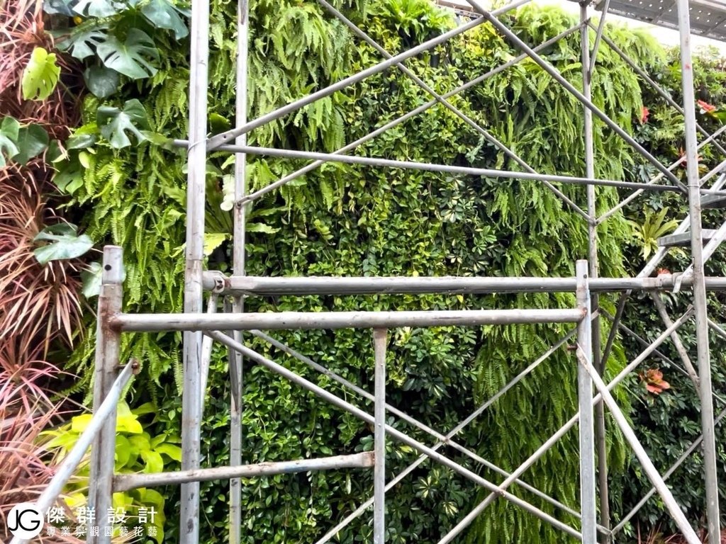 汐止社區陽台植生牆綠牆垂直花園陽台園藝設計-自動澆水自動澆灌系統-金獎布花園價格植生牆diy-植生牆工法-植栽牆植物牆diy-草皮牆-室內植生牆植物價格-人造植生牆diy-人造植生牆工法-人造植栽牆植物牆diy-人造草皮牆-室內植生牆植物價格-綠色植生牆設計-景觀園藝花藝設計-商業空間室內造景-人造景觀施工安裝-仿真造景佈置-熱帶雨林風格植物-綠牆失敗的原因陽光空氣水-人造花-擬真花仿真花-不雕花-訂製花藝作品擺飾拍攝道具-空間設計-櫥窗設計-居家擺飾-花藝空間設計-台北廠商-傑群設計有限公司-Plantwall-Greenwall-VerticalGarden