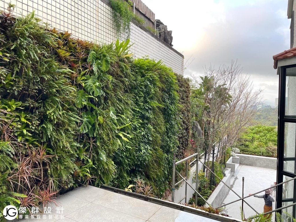 汐止社區陽台植生牆綠牆垂直花園陽台園藝設計-自動澆水自動澆灌系統-金獎布花園價格植生牆diy-植生牆工法-植栽牆植物牆diy-草皮牆-室內植生牆植物價格-人造植生牆diy-人造植生牆工法-人造植栽牆植物牆diy-人造草皮牆-室內植生牆植物價格-綠色植生牆設計-景觀園藝花藝設計-商業空間室內造景-人造景觀施工安裝-仿真造景佈置-熱帶雨林風格植物-綠牆失敗的原因陽光空氣水-人造花-擬真花仿真花-不雕花-訂製花藝作品擺飾拍攝道具-空間設計-櫥窗設計-居家擺飾-花藝空間設計-台北廠商-傑群設計有限公司-Plantwall-Greenwall-VerticalGarden