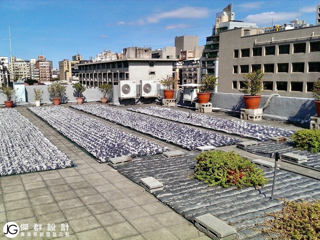經濟部綠屋頂-自動澆水系統-節能降溫-空中花園設計-屋頂花園-綠化屋頂-屋頂綠化技術-屋頂綠化系統-綠色屋頂-屋頂節能-綠色建築-陽台改造費用-大樓陽台佈置風水-陽台佈置diy-陽台植物-陽台欄杆-陽台花架-花園庭園設計案例-庭園設計費用-庭園設計師-庭園設計風格-庭園設計diy-庭園設計圖-陽台欄杆牆壁花架露台佈置植物推薦-露台佈置植物推薦-露台設計推薦-露台設計公司-露台設計師-露台設計-花園設計圖-花園景觀設計-花園排水設計-大樓陽台佈置風水-陽台佈置diy-陽台植物-小陽台設計公司 大樓陽台設計案例-陽台欄杆-陽台花架ESG綠建築-esg綠建材-台北廠商-傑群設計有限公司-Plantwall-Greenwall-VerticalGarden