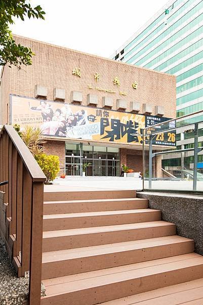 咖啡色-北市社教館前-平台+欄杆.jpg