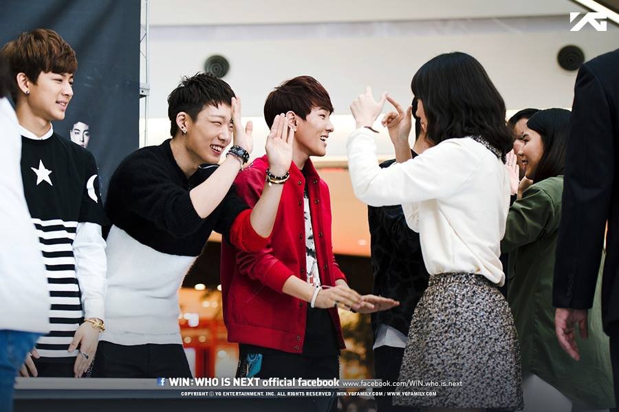 High Touch Evemt 1st Fan Meeting-01.jpg