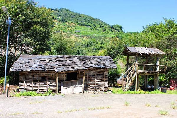 石板屋及瞭望台