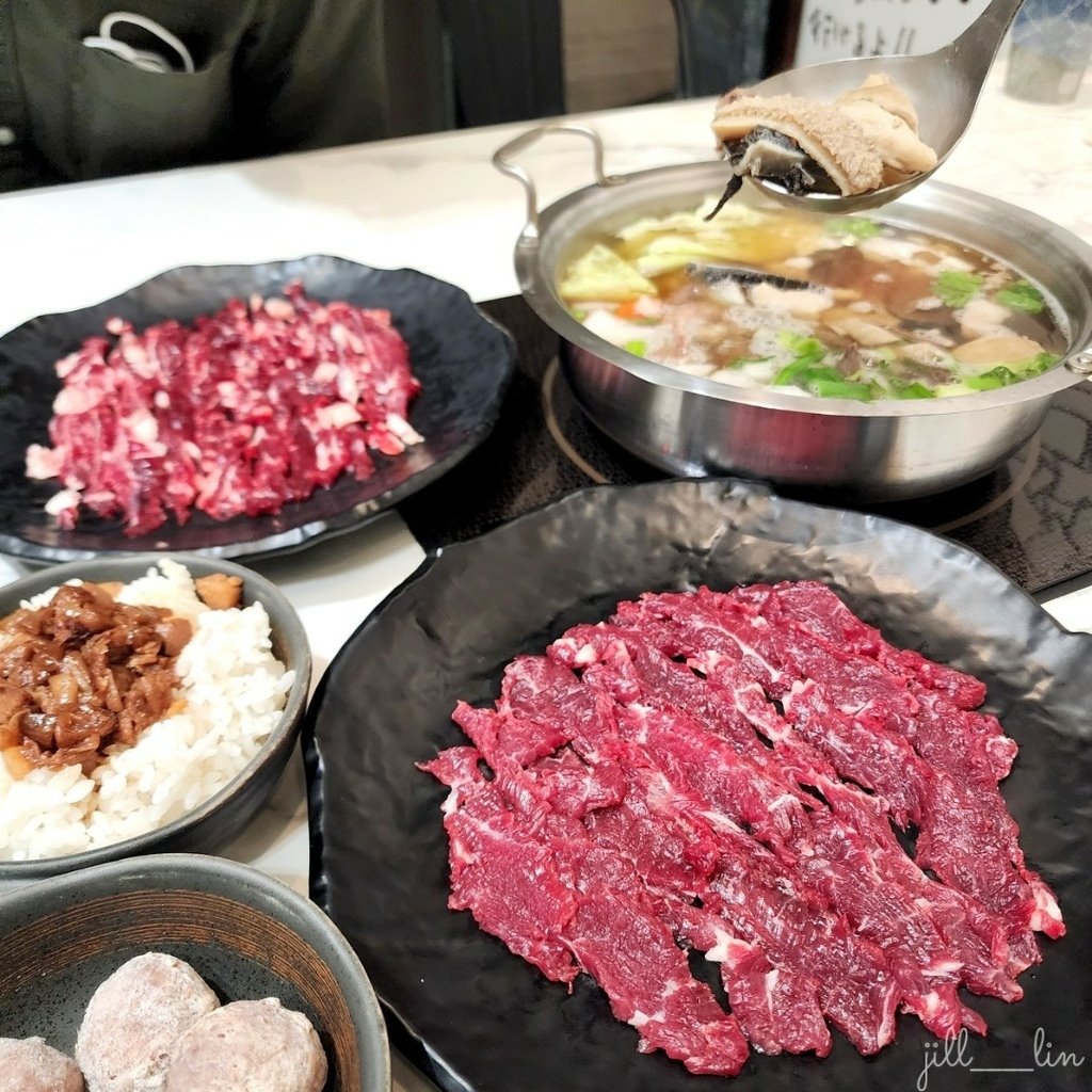 【台南 仁德區】阿裕牛肉涮涮鍋 擁有超大停車場、佔地超大的溫