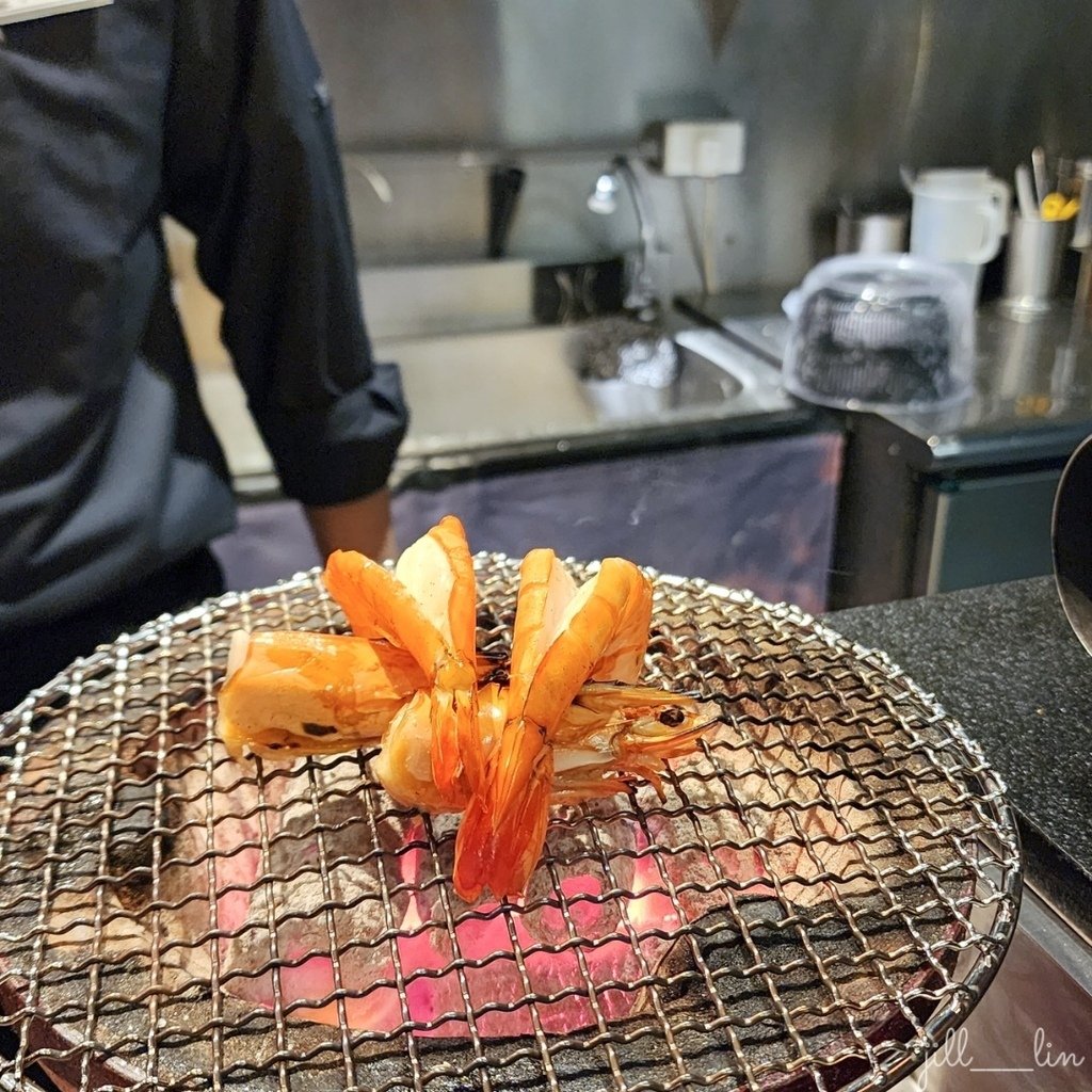 【台北 忠孝敦化站】無上炭火燒肉專門店 專人代烤，只需動嘴吃