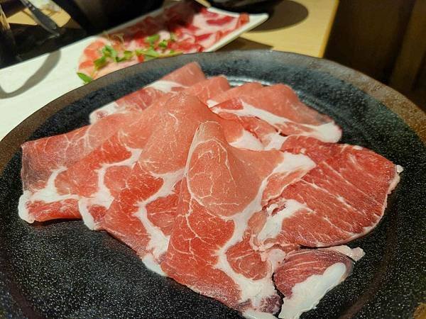 【台北市松山區】【火鍋】滿堂紅頂級個人鴛鴦鍋（民生店）多種飲