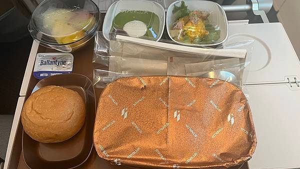 東京成田到台北｜搭乘星宇航空JX801飛行體驗，打工度假再入