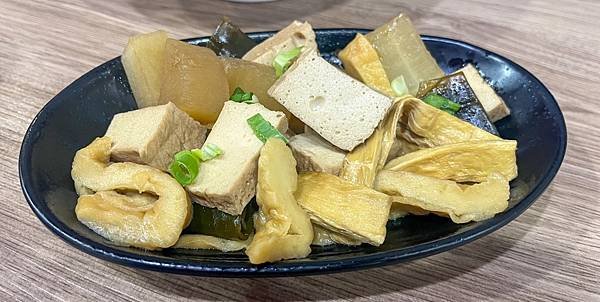 【新北三重】順興集團牛肉麵：麻油手沖暖心暖胃，紅燒牛三寶料多