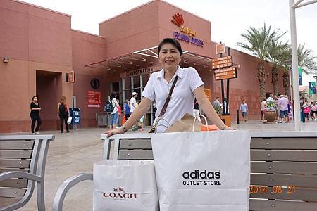 381-Las Vegers-Premium Outlets.JPG