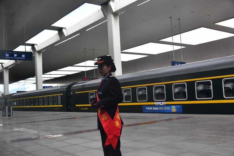 1560-拉薩火車站--_.JPG