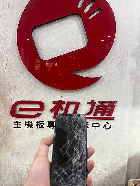 高雄手機維修機型 : ASUS ZE552 手機螢幕破裂維修