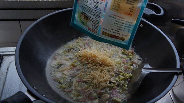 24加入50g帕馬森起司.jpg