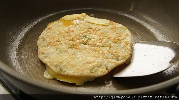 27煎個蛋鋪上餅皮.jpg