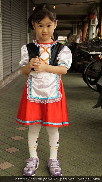 01女兒的第一套表演服.jpg