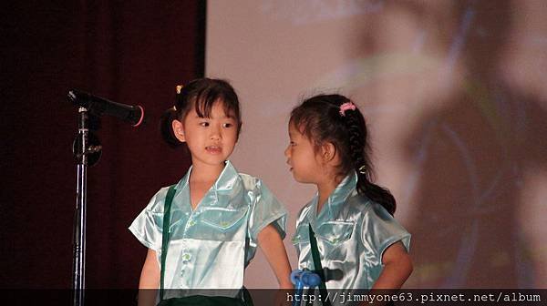 32女兒扮郵差3.jpg