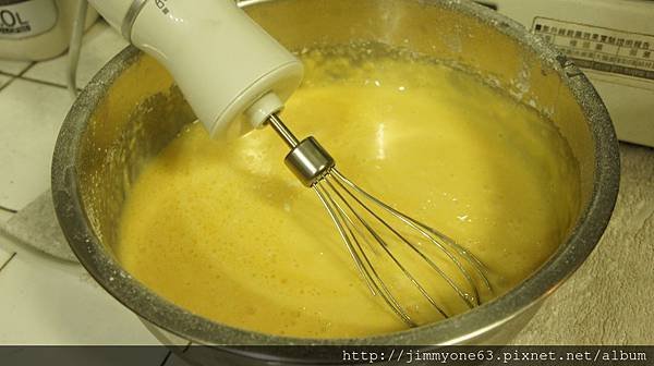 03麵粉雞蛋和調味料混和.jpg