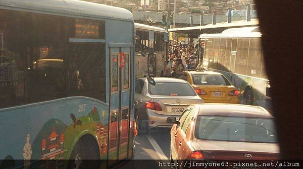 04驚人的車潮.jpg