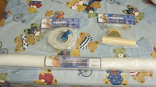 42準備材料紗網橡膠壓條跟壓繩車.jpg