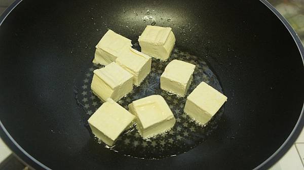 10家常豆腐切立方塊下鍋煎到六面金黃.jpg