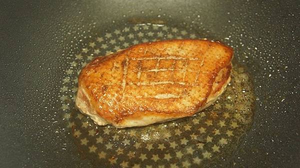 03肉煎2分鐘，四面各煎30秒.jpg